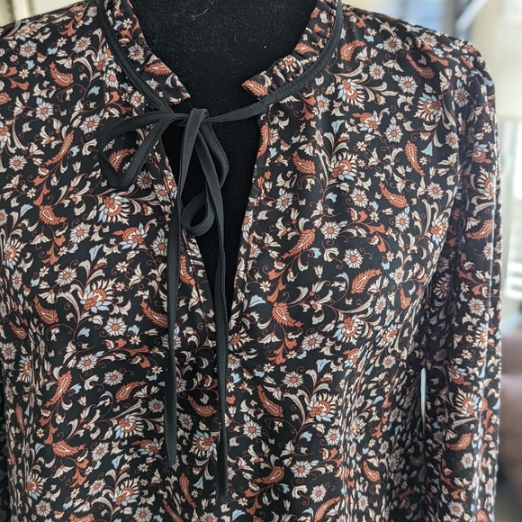 Flowy, patterned top - Picture 2 of 4